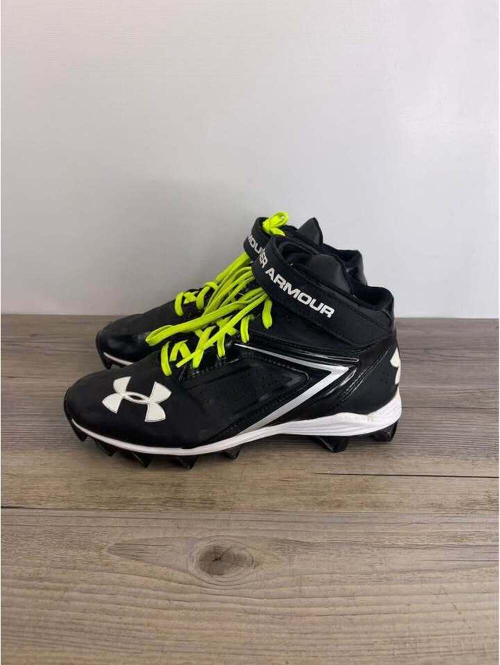 Under Armour Hammer Mid RM Youth Football Cleats 5.5Y Black Volt 1258036-001